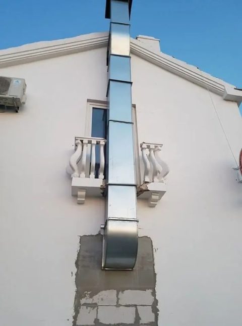 humour cheminée devant balcon